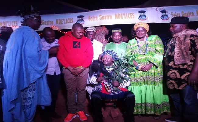 Elvis Kemayo Intronisé comme Notable par le Chef Bangangte.