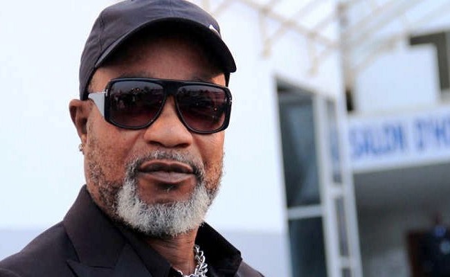 RDC: le chanteur Koffi Olomidé interpellé en lien avec ses chansons censurées.