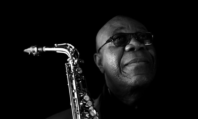 COVID-19 : Décès de Manu Dibango à Paris.